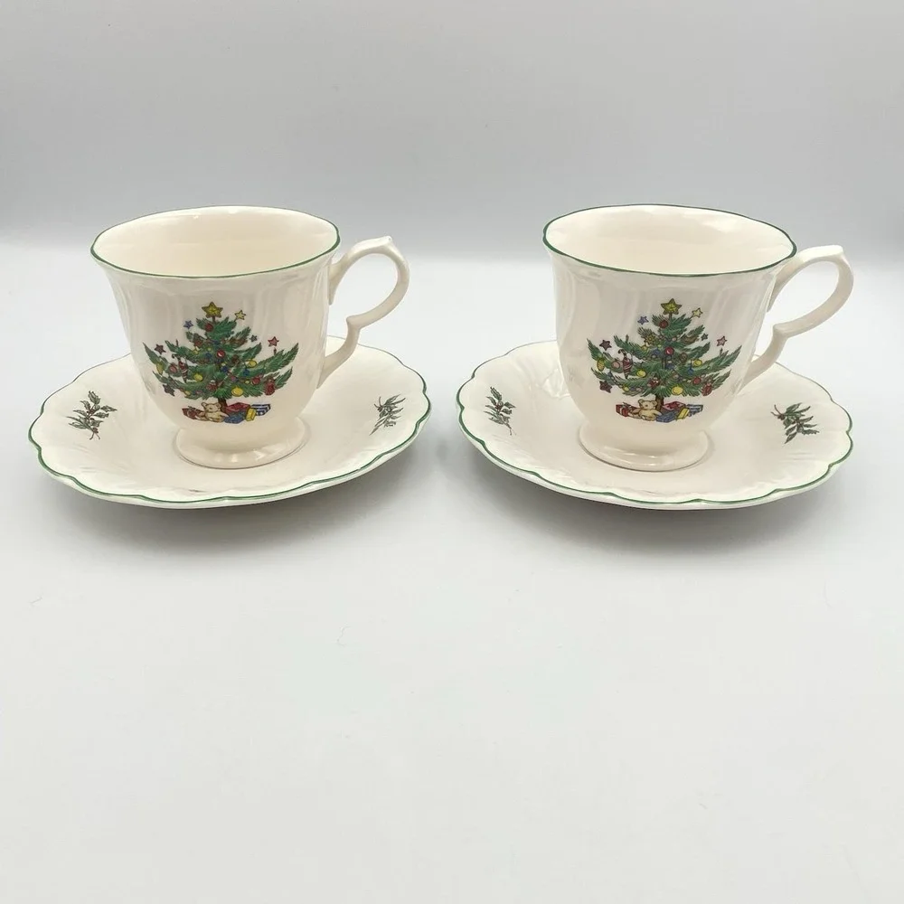 Vintage Nikko Happy Holidays Tea Cups & Saucers Set of 2‎ Japan 1980s